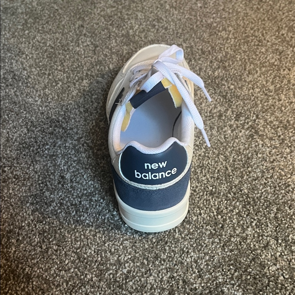 New Balance Women’s Cream and Navy Sneakers - Picture 4 of 6